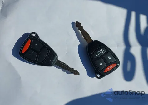 2005 Chrysler 300C из США, поврежденный, VIN 2C3AA63H25H502022